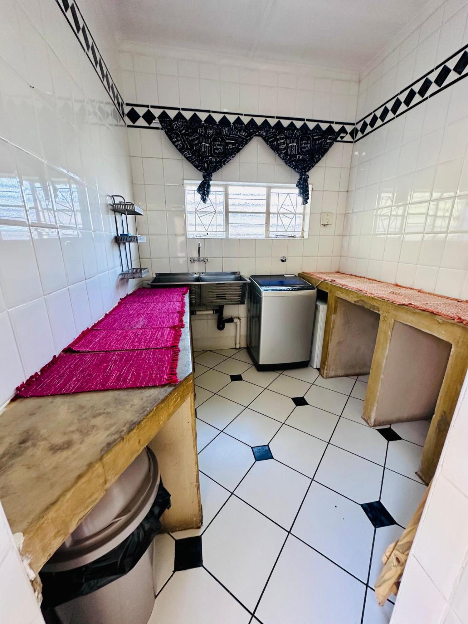 49Onmain Self Catering Holiday Home Сабие Екстериор снимка